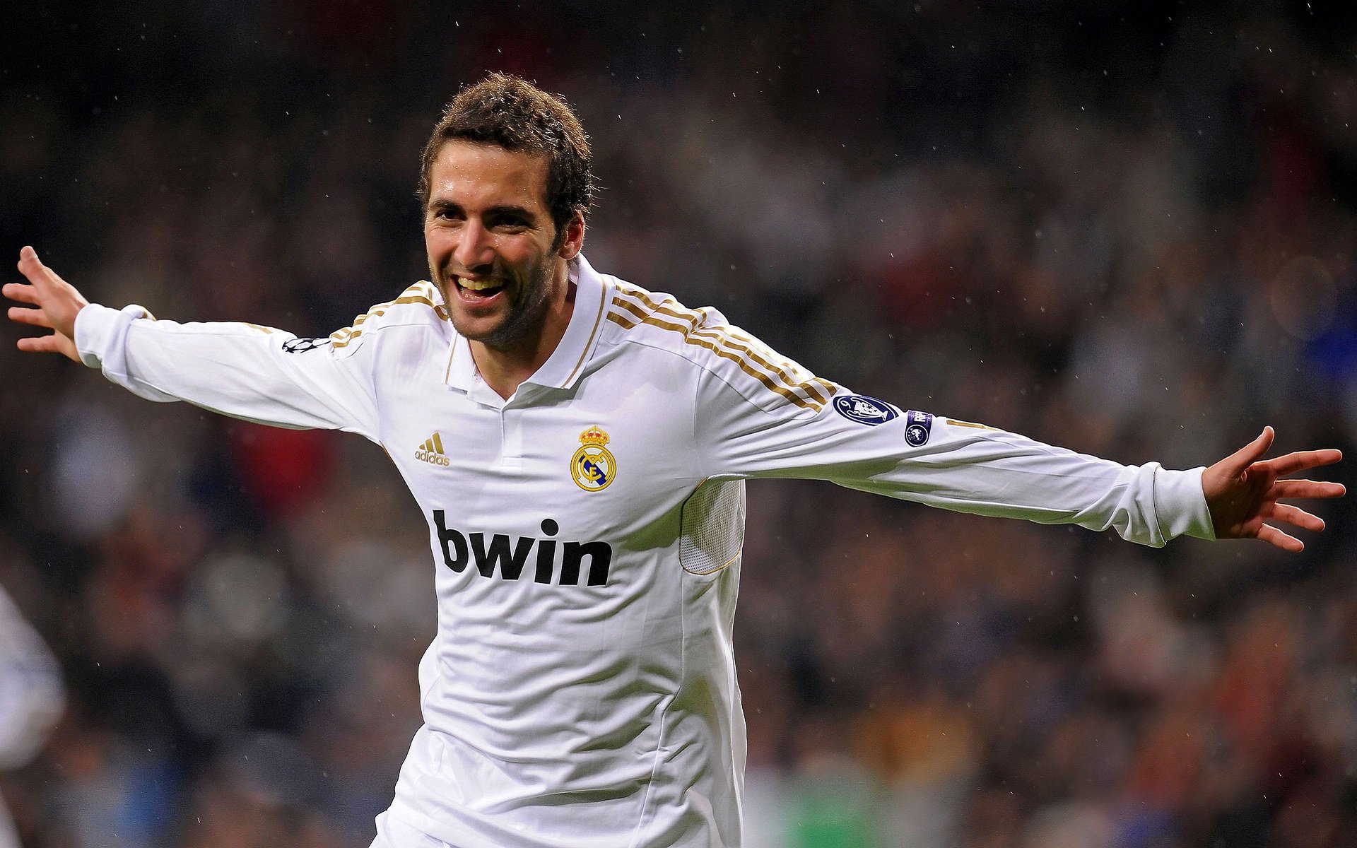 开云体育登录-F1引擎轰鸣夜，澳洲雨战中那道劈开天际的闪电